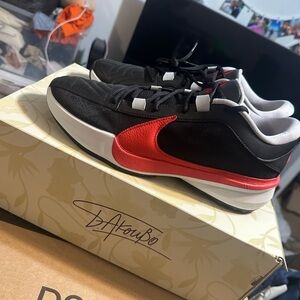 Zoom Freak 5 Black And University Red Size 11M